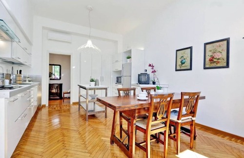 Zona Solari Apartment | JOIVY Fabulous Family Apt for 4 w/Terrace next to Park