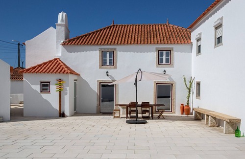 Sao Joao das Lampas House | JOIVY Modern 3BR House with Spacious Front Yard