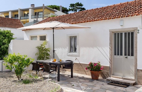 Varzea de Sintra House | JOIVY Quaint house with Patio