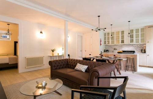 Santo Antonio House | JOIVY Stunning 2BR Apt w/garden, by the Avenida subway & Botanical Garden
