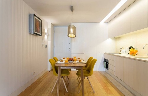 Chiado Apartment | JOIVY Sunny 1-bed flat w/terrace&sea view in Baixa,3mins to Arco da Rua Augusta