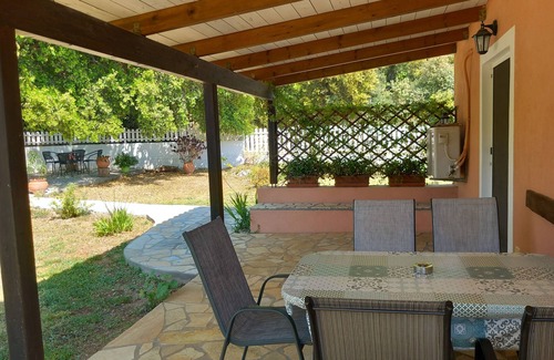 Kerameies House | Joleni Cottage: peaceful, accessible nature retreat, only minutes from beaches
