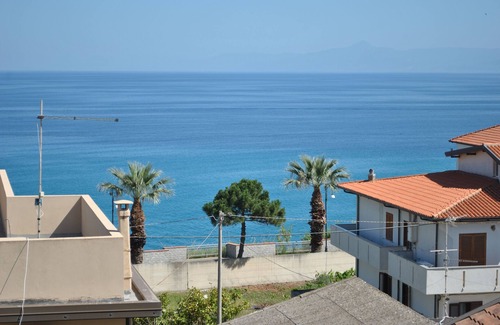Calimera Apartment | JOLETO House. Your vacation on the Coast of the Gods A 10-minute walk from the sea.