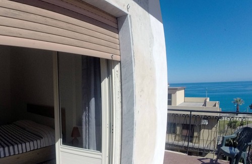 Calimera Apartment | JOLETO House. Your vacation on the Coast of the Gods A 10-minute walk from the sea.