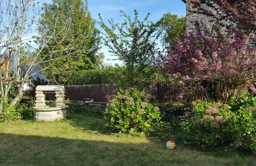 Port-Manech House | Joli Cottage en Pierres Debouts Dans un Beau Jardin Fleuri Proche Plage