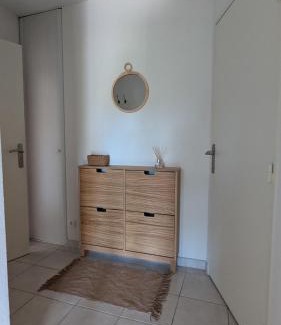 Aigues-Mortes Apartment | Joli rez de jardin piscine