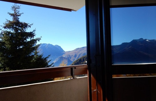 Eclose-Ouest Apartment | Joli studio lumineux 2/4 pers. WI-FI. Linge inclus. Balcon sud. Vue magnifique.