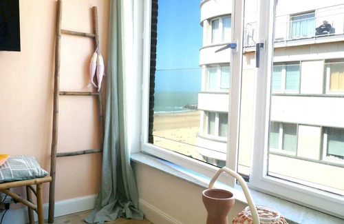 Konterdam Apartment | Joli Studio vue sur Mer, Bord de Plage de Ostende Refait à Neuf Cosy et Tendance