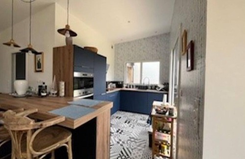 Plouhinec House | Jolie Maison en Bois à 2 pas des Commerces et à Proximité des Plages, en Famille