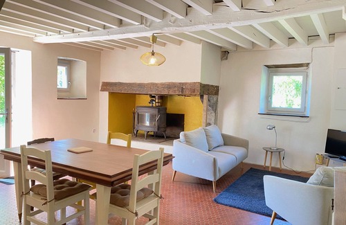Issor House | Jolie Petite Maison Entre Rivière et Montagne. Calme et Belle vue !