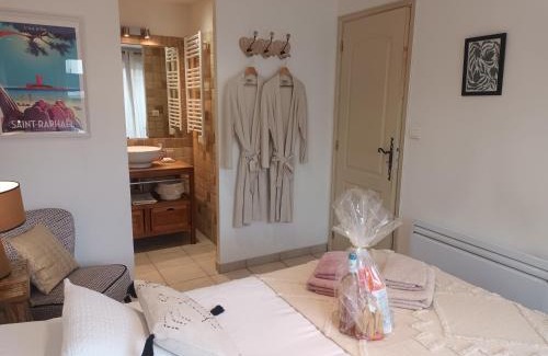 Frejus Bed & Breakfast | Jolie petite suite Côte d'Azur.