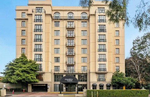 East Melbourne Apartment | Jolimont Views - Centrally located top floor apt overlooking MCG/Rod Laver