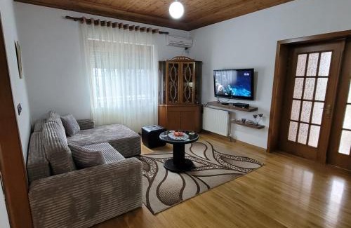 Gjirokaster Apartment | Jona Guest house