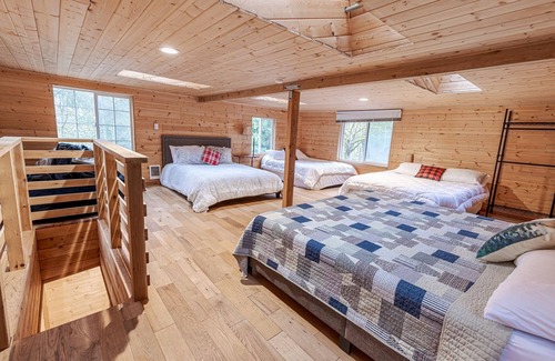Duvall Cabin | Jones Landing: Luxurious escape, unforgettable stays.