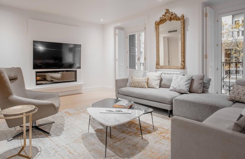 Milla de Oro Apartment | JORGE JUAN I