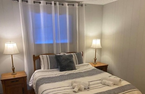 St-Adolphe-d'Howard House | Josephine Waterfront/SPA/WiFi /Ping-Pong/Kayak+