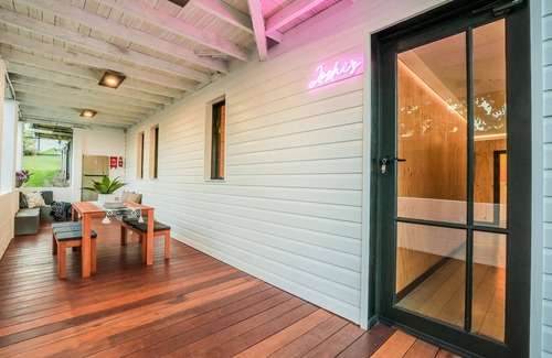 Agnes Water House | Joshi’s - Industrial style dog & kid friendly guesthouse