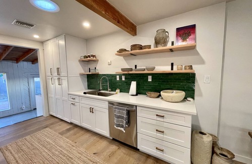 Joshua Tree House | Joshua Tree- Hot tub, Walk to food & shops, a few minutes from JTNP