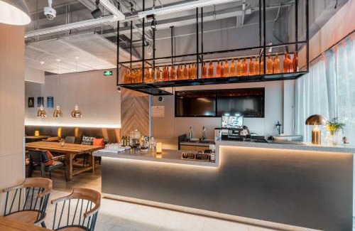 Changning Hotel | Joy Hongqiao Airport and Railway Hotel