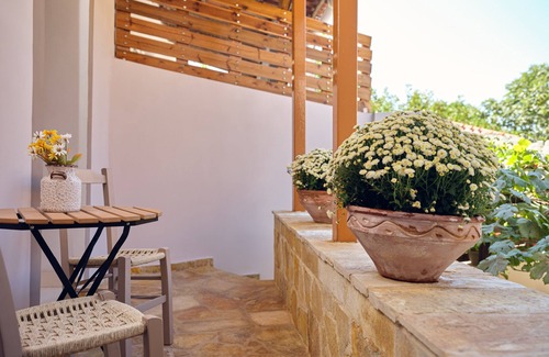 Agios Leon House | Joya Village House with private yard