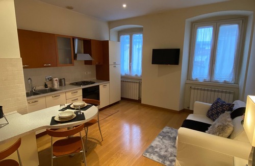 Barriera Vecchia-San Giacomo Apartment | Joyce | The Poet's Refuge, in the center with garage