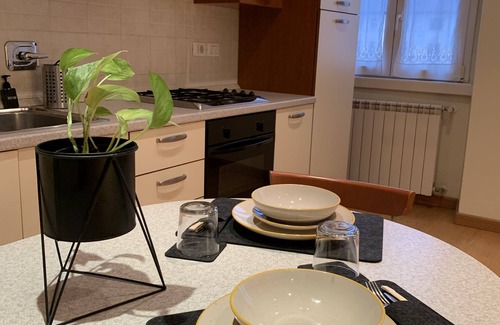 Barriera Vecchia-San Giacomo Apartment | Joyce | The Poet's Refuge, in the center with garage