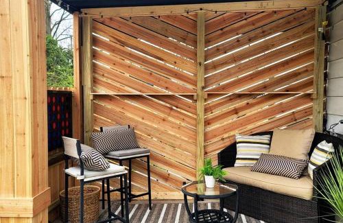 Dayton House | Joyful Bright1-BR , Fenced Pet Friendly Yard With Garage