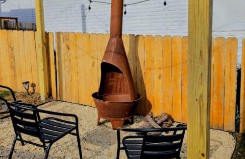 Dayton House | Joyful Bright1-BR , Fenced Pet Friendly Yard With Garage