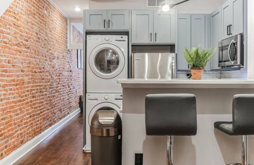 North Philadelphia West Apartment | Jr 1Br w/2 Beds | 10 min to DT