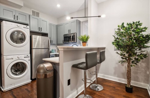North Philadelphia West Apartment | Jr 1Br w/2 Beds | 10 min to DT