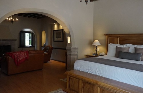 El Marques Apartment | Jr Suite in Hacienda Mesón Real de Plata