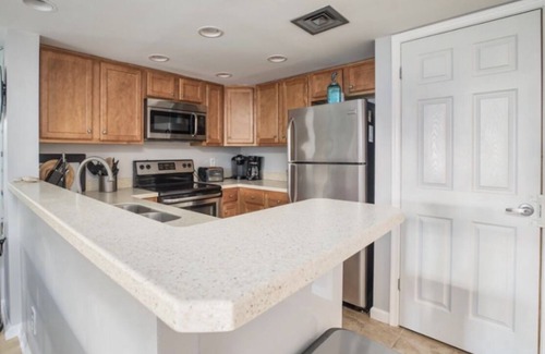 Diamond Beach Condo | June!BeachBldg,SeapointeWalkout,Nxt to oceanftCondo-Steps to beach,poolsHottubs!