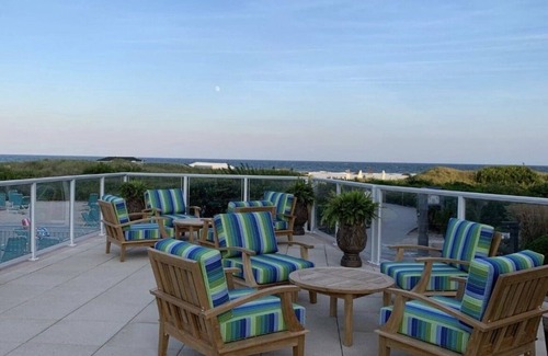 Diamond Beach Condo | June!BeachBldg,SeapointeWalkout,Nxt to oceanftCondo-Steps to beach,poolsHottubs!