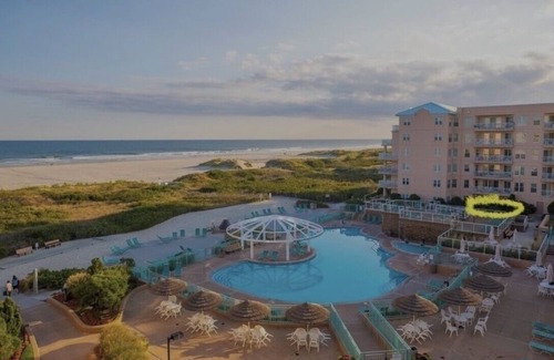 Diamond Beach Condo | June!BeachBldg,SeapointeWalkout,Nxt to oceanftCondo-Steps to beach,poolsHottubs!