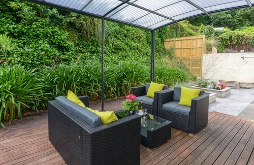 Bluff Hill Cottage | Juliet's Cottage - Napier Holiday Home