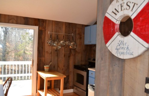 Chilmark House | July Special. $2,800/week, Flexible Dates. Extra night for free. (July 12-26)