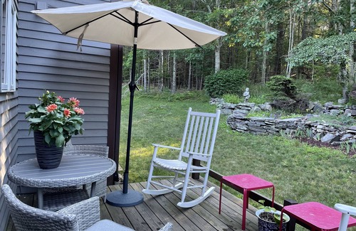 Ogunquit Condo | July weeks are avail/walk to beach-downtown Ogunquit! Airy & quiet condo.