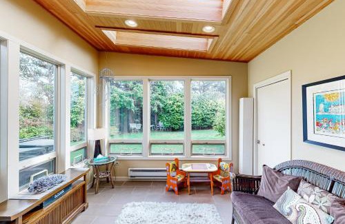 Newport House | Jumping Scallops