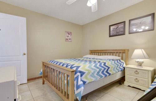 Summer Breeze Condo | 🏖️June and July DEEP Discounts! Beautiful West end condo! *Free Activites!*🏖️