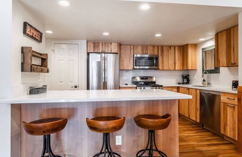 June Lake Condo | June Lake Beauty. 3 Bedrooms, 3 baths. Spacious
