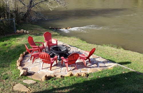 Murphy House | JUNE SPECIAL! 139 dollars per night!River Haven, your escape to the Mountains.
