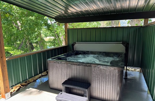Ashland Cabin | Jungalow - Canvas Safari Cabin | 2 Bed, 1 Bath with Hot Tub
