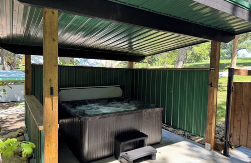 Ashland Cabin | Jungalow - Canvas Safari Cabin | 2 Bed, 1 Bath with Hot Tub
