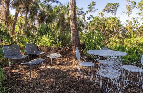 Englewood House | Jungle Cottage 1mi to beach on 1+acre with pool