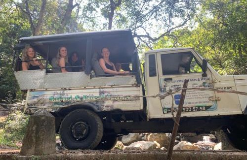 Wellawaya Bed & Breakfast | Jungle track to the waterfall