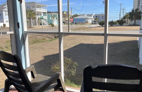 Wilmington Beach House | "JUNIOR'S PLACE" Peaceful & Private, 2 blocks to beach -SMALL PETS - LOW PET FEE