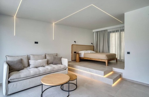 Nafplion City Centre Apartment | Junior Studio Suite with Pool View