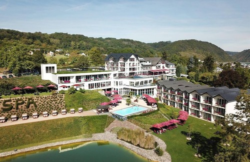 Loef House | Junior Suite-Halfboard BI - 2 P - Moselstern Parkhotel Krähennest
