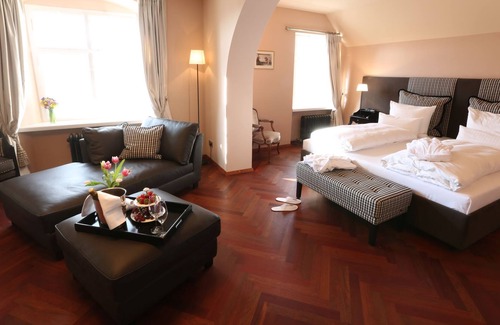 Allensbach Apartment | Junior suite in the castle