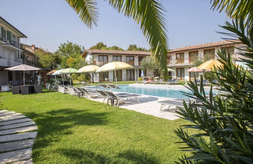 Pieve Vecchia Apartment | Junior Suite 2 with Shared Pool & Balcony